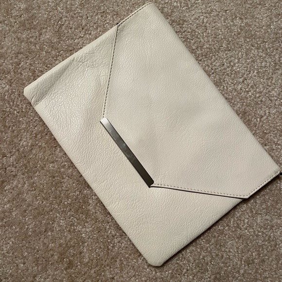 Large Clutch - Picture 2 of 5